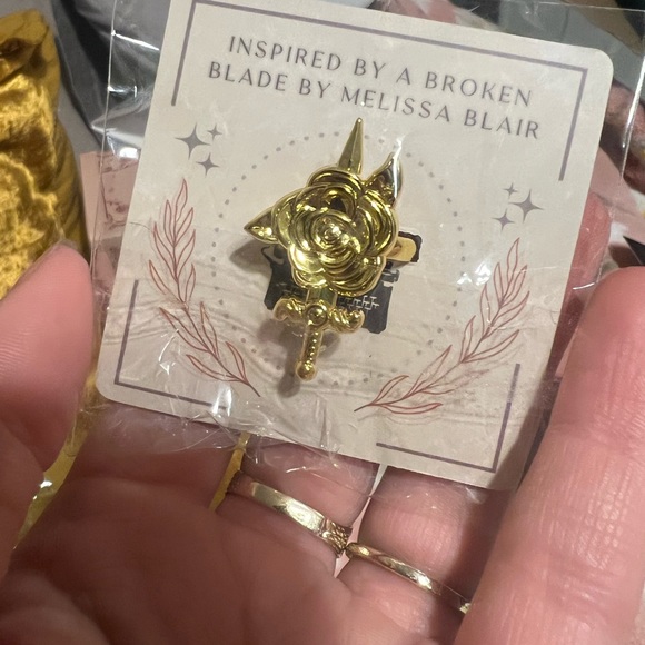 BOOKISH BOX BUNDLE! - Picture 9 of 15